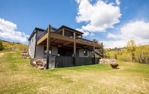 The Modern Bear | With a Private Pool, Ball Pit, Sleeps 12-50 - Garden City, Utah