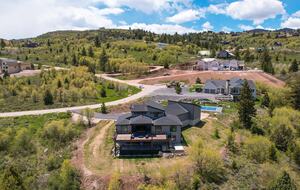 The Modern Bear | With a Private Pool, Ball Pit, Sleeps 12-50 - Garden City, Utah