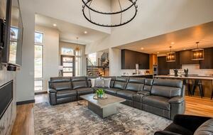 The Modern Bear | With a Private Pool, Ball Pit, Sleeps 12-50 - Garden City, Utah