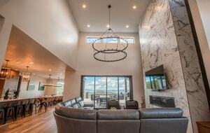 The Modern Bear | With a Private Pool, Ball Pit, Sleeps 12-50 - Garden City, Utah