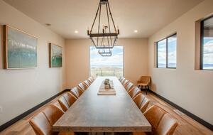 The Modern Bear | With a Private Pool, Ball Pit, Sleeps 12-50 - Garden City, Utah