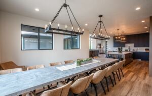 The Modern Bear | With a Private Pool, Ball Pit, Sleeps 12-50 - Garden City, Utah