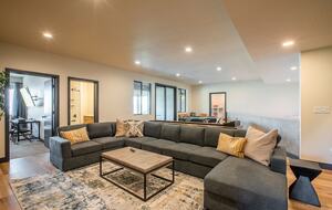 The Modern Bear | With a Private Pool, Ball Pit, Sleeps 12-50 - Garden City, Utah