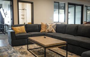 The Modern Bear | With a Private Pool, Ball Pit, Sleeps 12-50 - Garden City, Utah