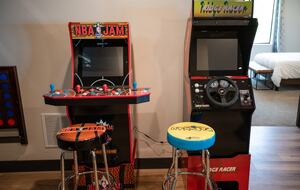 The Modern Bear | With a Private Pool, Ball Pit, Sleeps 12-50 - Garden City, Utah