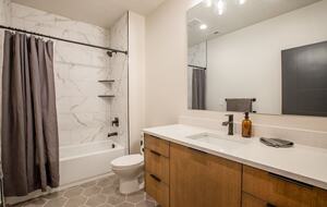 The Modern Bear | With a Private Pool, Ball Pit, Sleeps 12-50 - Garden City, Utah