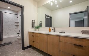 The Modern Bear | With a Private Pool, Ball Pit, Sleeps 12-50 - Garden City, Utah