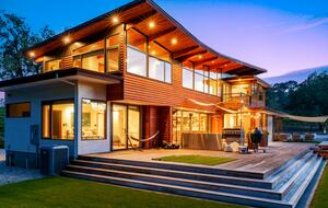 Pure Luxury: Casa Gaga Estates- Vineyard Retreat - Geyserville, California