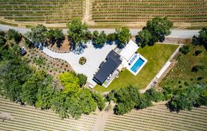 Pure Luxury: Casa Gaga Estates- Vineyard Retreat - Geyserville, California