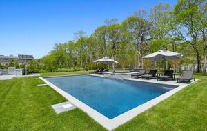 Carwin Lane Beach Escape - Quiogue, New York