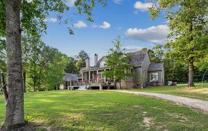 Stunning Saint Francisville Lakefront - Saint Francisville, Louisiana