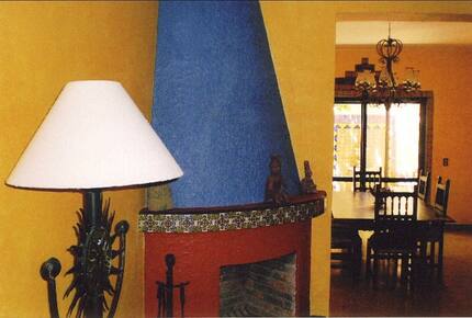 Bugam Villa - Charming Lakeside Home