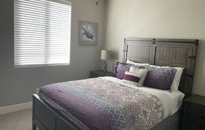 "Beach Bungalow" Queen, Bath in Hall next door, Main Floor