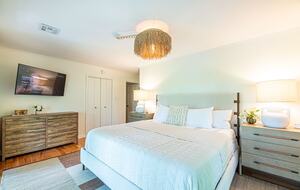 Luxury Riverfront Bungalow - Minutes to Downtown - Knoxville, Tennessee