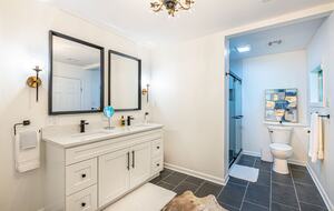 Luxury Riverfront Bungalow - Minutes to Downtown - Knoxville, Tennessee