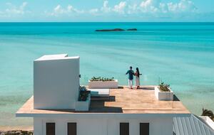 Modern Beachfront 2bd/2.5bth | With Rooftop Terrace and Pool - Providenciales, Turks and Caicos Islands