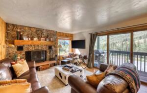 Timberfalls Hideaway - Luxurious Condo with Shared Pool and Tennis - Vail, Colorado