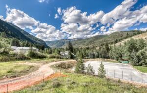 Timberfalls Hideaway - Luxurious Condo with Shared Pool and Tennis - Vail, Colorado