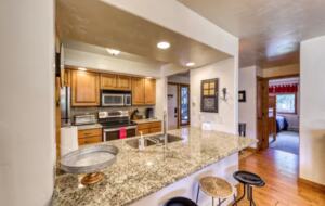 Timberfalls Hideaway - Luxurious Condo with Shared Pool and Tennis - Vail, Colorado