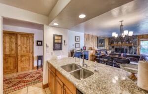 Timberfalls Hideaway - Luxurious Condo with Shared Pool and Tennis - Vail, Colorado