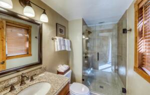 Timberfalls Hideaway - Luxurious Condo with Shared Pool and Tennis - Vail, Colorado