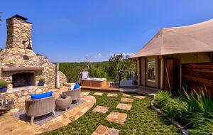 Firesong Ranch and Glamping - The Casita and Ndotto - Spicewood, Texas