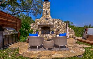 Firesong Ranch and Glamping - The Casita and Ndotto - Spicewood, Texas