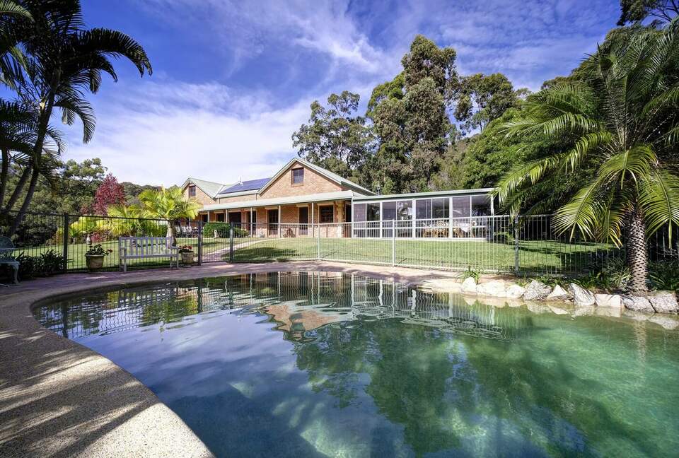Sutherland Downs Luxury Home Exchange in Coomba Bay, New South Wales, Australia