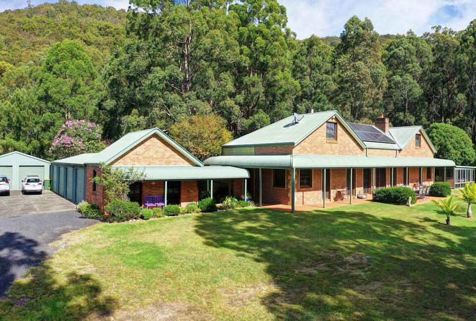 Sutherland Downs Luxury Home Exchange in Coomba Bay, New South Wales, Australia