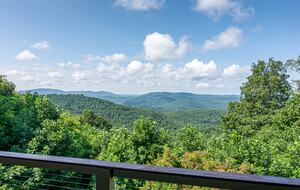 Carolina Mountain Retreat with Unobstructed Mountain Views - Hendersonville, North Carolina