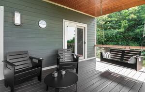 Top deck seating. Not pictured is additional rocking chair