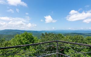 Jump off Rock boasts 270 degree views