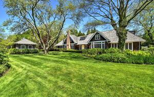 Hamptons Luxury House with Pool/Hot tub and Mature Garden 8 min walk to Beach - East Hampton, New York