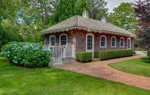 Hamptons Luxury House with Pool/Hot tub and Mature Garden 8 min walk to Beach - East Hampton, New York