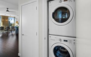 Luxury Condo with Stunning Vistas of the harbour, ocean and mountains - Victoria, Canada