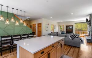 Silverthorne Spacious Getaway - Silverthorne, Colorado