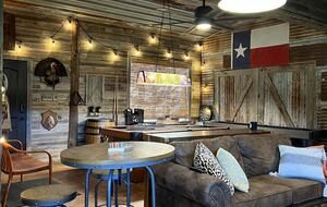 Private Getaway with a Game Room - Near Frio River - Leakey, Texas