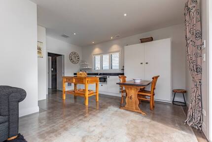 Dining space, seats 4 comfortably