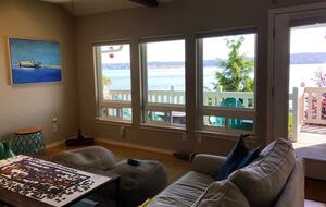 Waterfront retreat on Vashon; with a beach and hot tub! - Vashon, Washington
