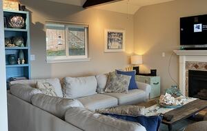 Waterfront retreat on Vashon; with a beach and hot tub! - Vashon, Washington