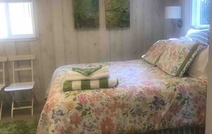 Waterfront retreat on Vashon; with a beach and hot tub! - Vashon, Washington