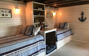 Waterfront retreat on Vashon; with a beach and hot tub! - Vashon, Washington