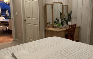 Waterfront retreat on Vashon; with a beach and hot tub! - Vashon, Washington