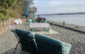 Waterfront retreat on Vashon; with a beach and hot tub! - Vashon, Washington