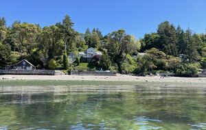 Waterfront retreat on Vashon; with a beach and hot tub! - Vashon, Washington