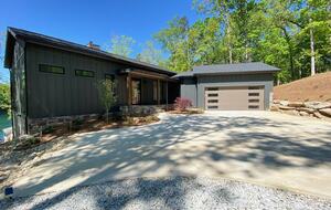 Stunning New Lake Keowee Contemporary Waterfront Home! - Six Mile, South Carolina