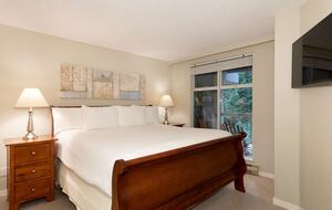 Woodrun Lodge 514 | Ski-In Ski-Out Condo w/ Pool, Hot Tub - Whistler, Canada