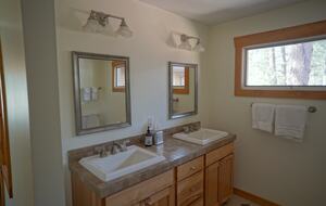 Aspen Meadow Lodge | Private Pickleball Court, Bonus Room, on 8.5 Acres - Sisters, Oregon