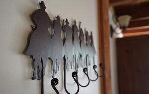 Aspen Meadow Lodge | Private Pickleball Court, Bonus Room, on 8.5 Acres - Sisters, Oregon