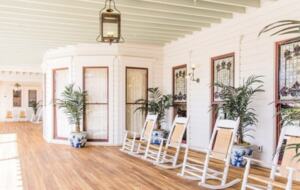 Sitting area outside of hotel del main building